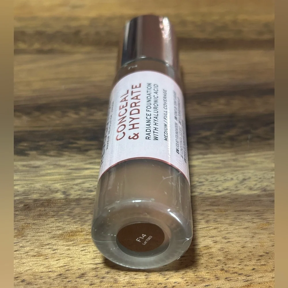 Revolution Conceal & Hydrate Foundation - F14